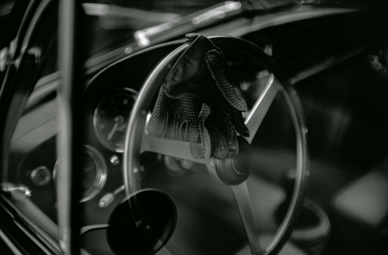 Foto Aston Martin por Clay Enos