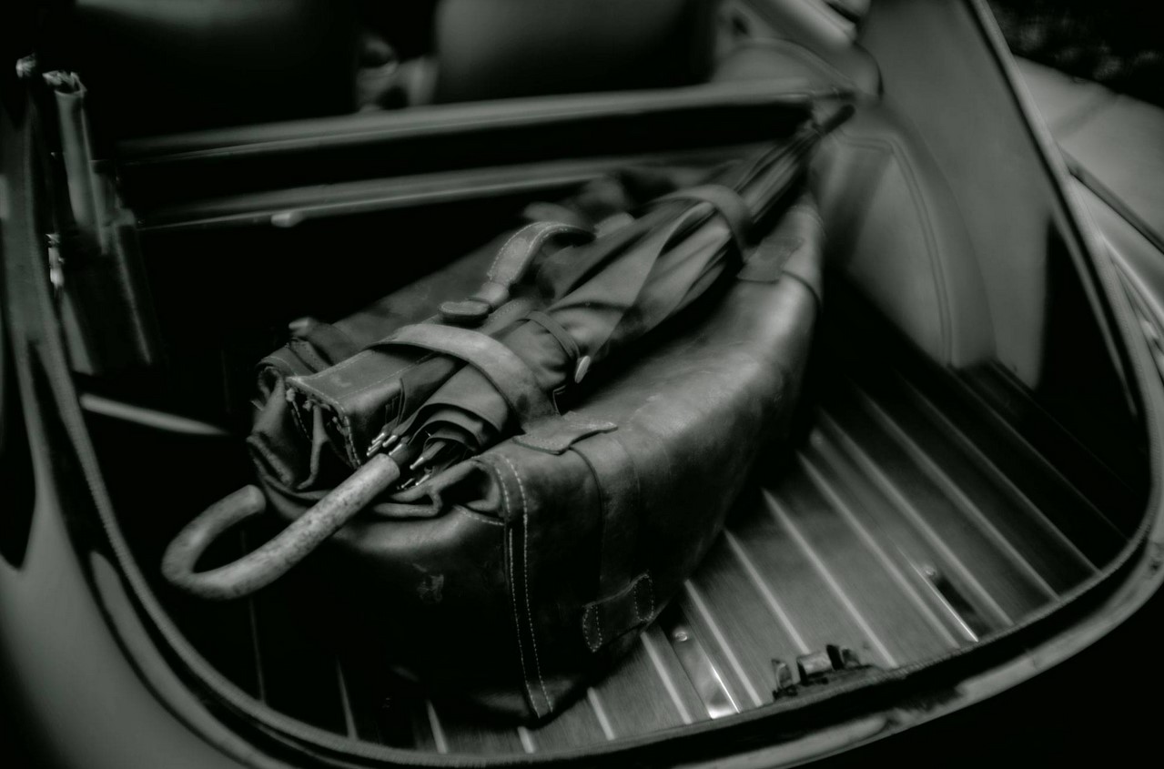 Foto Aston Martin por Clay Enos