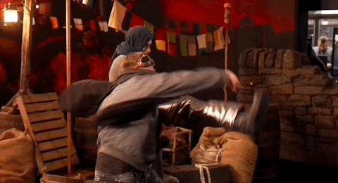 Fãs em Londres na experiência imersiva do trailer de 'Rebel Moon'.